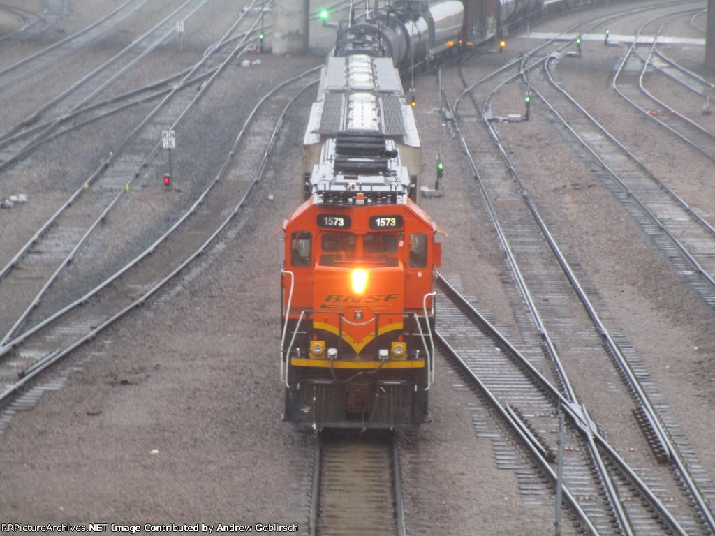 BNSF 1573 Infront